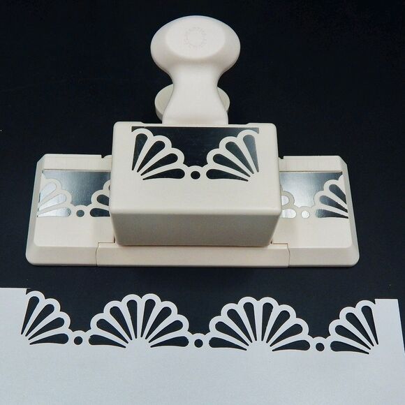 Martha Stewart Fan Daisy Shell Border Edge Paper Punch Craft Stamp Scrapbooking - Picture 1 of 4